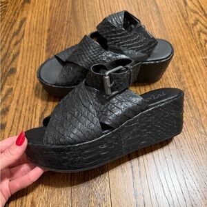 Matisse Black Textured Platform Sandals